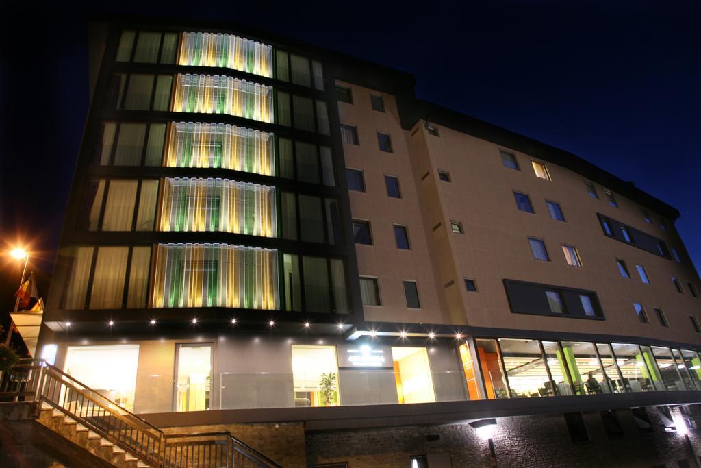 Hotel Metropolis Andorra la Vella Bagian luar foto
